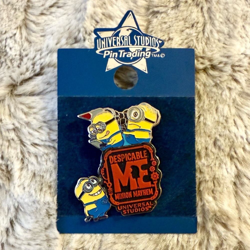 *NWT* Universal Studios Despicable Me Minion Mayhem Pin - Picture 1 of 3